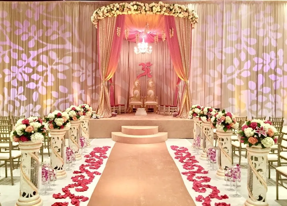 Round mandap design for Indian wedding ceremony, Illinois